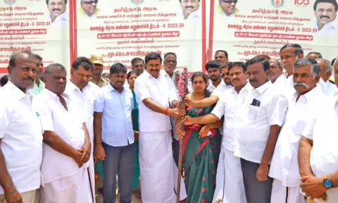 புதிய திட்டப்பணிகளை  அமைச்சர் மு.பெ.சாமிநாதன் தொடங்கி வைத்த காட்சி.&nbsp;