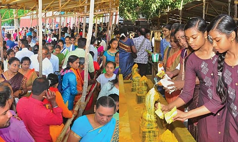 நாகர் சிலைகளுக்கு பெண்கள் பால் ஊற்றியும் மஞ்சள் பொடி தூவியும் வழிபடுவதை படத்தில் காணலாம்.