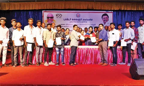 முகாமில் தேர்வு செய்யப்பட்டவர்களுக்கு பணிநியமன ஆணைகளை கலெக்டர் ஷஜீவனா வழங்கினார்.