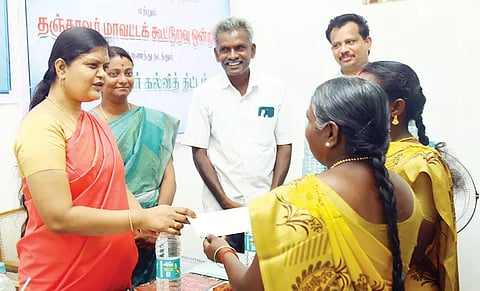 மகளிர் சுயஉதவி குழுக்களுக்கு கடன் வழங்கும் நிகழ்ச்சி நடந்தது.
