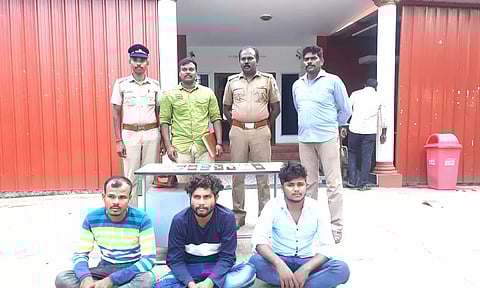 கருமத்தம்பட்டியில் கண்காணிப்பு காமிரா உதவியால் சிக்கிய செல்போன் கொள்ளையர்கள்