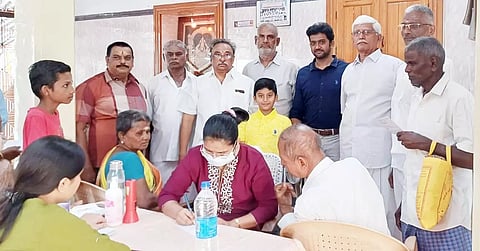 இலவச கண் சிகிச்சை முகாம்