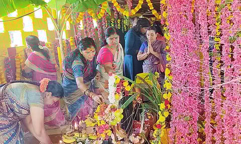 ஓசூர் நாகாத்தம்மன் கோவிலில்  பக்தர்கள் வழிபாடு