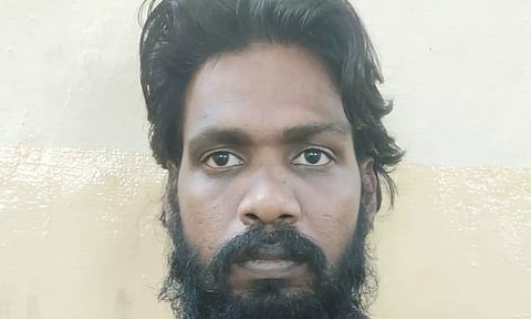 கைதான வித்யாதரன்.