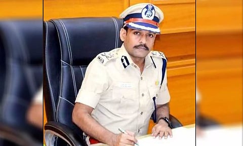 போலீஸ் கமிஷனர் பிரவீன் குமார் அபினபு.