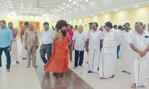தருமபுரம் ஆதீன கலைக்கல்லூரியில்  நிகழ்ச்சிக்கான முன்னேற்பாடுகள் குறித்து அமைச்சர் மெய்யநாதன் ஆய்வு செய்தார்.
