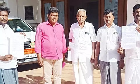 தனுஷ்கோடி புயலால் பாதிக்கப்பட்ட மீனவ மறுவாழ்வு சங்கம் சார்பில் தலைவர் செல்லத்துரை தலைமையில் கலெக்டரிடம் கோரிக்கை மனு அளித்தனர்.