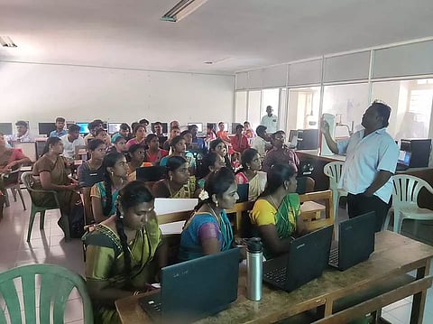 பயிற்சி பட்டறை நடந்தபோது எடுத்த படம்.