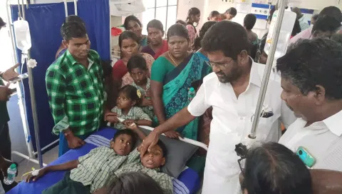 ஆதிதிராவிட நலப் பள்ளியில் மாணவ மாணவிகளுக்கு வாந்தி, மயக்கம்