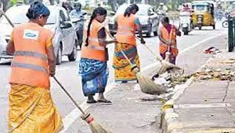 அனைத்து தூய்மை பணியாளர்களுக்கும்  காலதாமதம் இன்றி சம்பளம் பட்டுவாடா