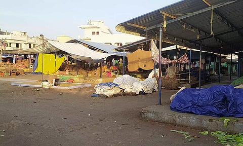 பவானியில் இன்று தினசரி காய்கறி மார்க்கெட் வியாபாரிகள் கடையடைப்பு போராட்டம்