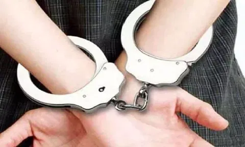 புகையிலை பொருள்கள் விற்ற வடமாநில வியாபாரி உள்பட 2 பேர் கைது