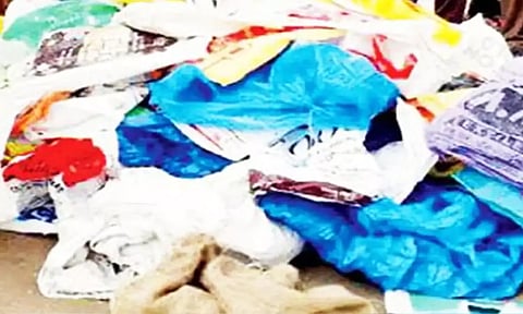 தடை செய்யப்பட்ட பிளாஸ்டிக் பொருட்கள் பறிமுதல்