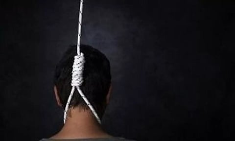 வாலிபர் தூக்குபோட்டு தற்கொலை