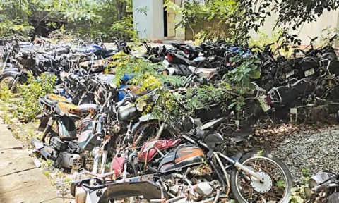 குற்ற வழக்குகளில் பறிமுதல் செய்யப்பட்ட வாகனங்கள் ஏலத்தில் விடப்படுமா?- பொதுமக்கள் எதிர்பார்ப்பு