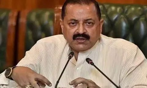 விண்வெளிக்கு பெண் ரோபோட்-ஐ அனுப்புவோம் - மத்திய மந்திரி அதிரடி!