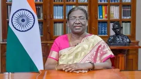 தமிழக ஆசிரியர்கள் இருவருக்கு தேசிய நல்லாசிரியர் விருது அறிவிப்பு