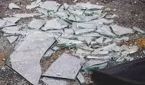 கண்ணாடி துகள்களை விழுங்கிய கைதி