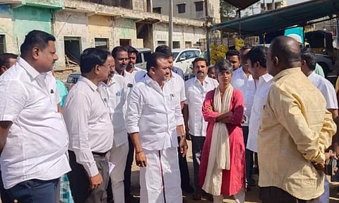 எம்.ஜி.ஆர் மார்க்கெட்டில் கட்டுமானப்பணிகளை மேயர் ஆய்வு