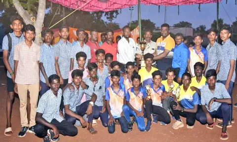 வெற்றிபெற்றவர்களுக்கு பரிசு வழங்கப்பட்டது.
