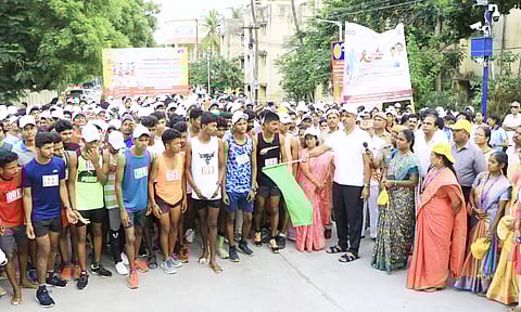 எய்ட்ஸ் விழிப்புணர்வு மாரத்தான் ஓட்டம்