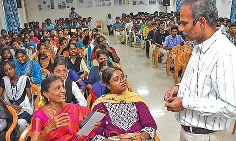 சந்திரயான்-3 லேண்டர் படங்களை வைத்து நிலவில் கனிமங்கள் ஆய்வு: தேசிய புவி இயற்பியல் ஆராய்ச்சி விஞ்ஞானி செந்தில்குமார்