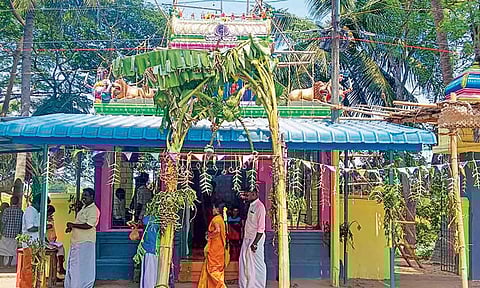 கன்னிகா பரமேஸ்வரி அம்மன் கோவிலில் கும்பாபிஷேகம் நடந்தது.