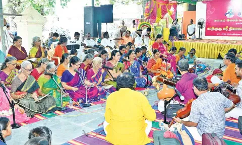 கும்பகோணத்தில் தியாகபிரம்ம இசை விழா நடந்தது.