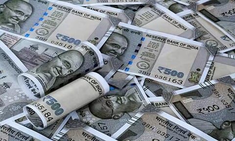 வங்கி கணக்குகளில் ரூ.1 லட்சம் வரை திடீர் டெபாசிட்- இன்ப அதிர்ச்சியில் பொதுமக்கள்