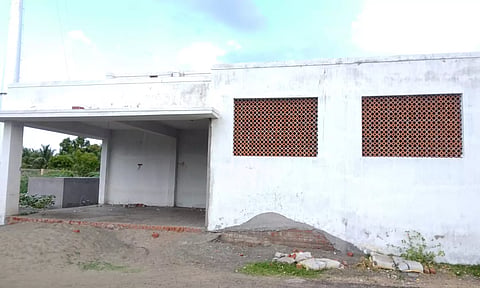 முழுமையடையாத மினமயான கட்டிடம்.