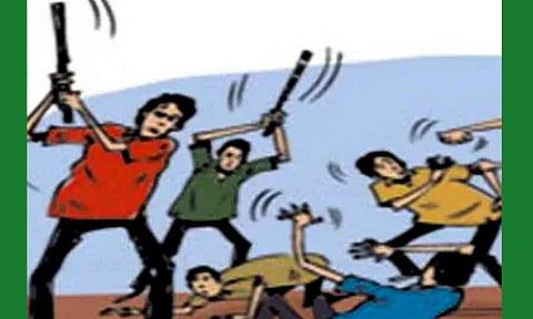 கடனை திருப்பி கேட்ட தம்பதிக்கு அடி-உதை