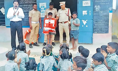 மாணவர்களுக்கு பயிற்சி அளிக்கப்பட்டது.