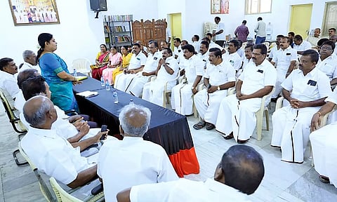 கூட்டத்தில் அமைச்சர் கீதாஜீவன் பேசிய போது எடுத்த படம்.