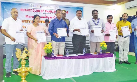 தஞ்சை கல்லூரியில் விழிப்புணர்வு நிகழ்ச்சி நடந்தது.
