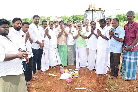 மேடை அமைக்கும் பணிக்கு பூமிபூஜை