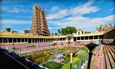 மீனாட்சி அம்மன் கோவில் கோபுரங்களுக்கு கும்பாபிஷேகம் நடத்த 4-ந்தேதி பாலாலயம்