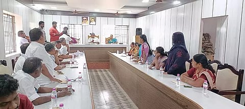 நகராட்சி கூட்டம் நடைபெற்ற போது எடுத்தபடம்.&nbsp;