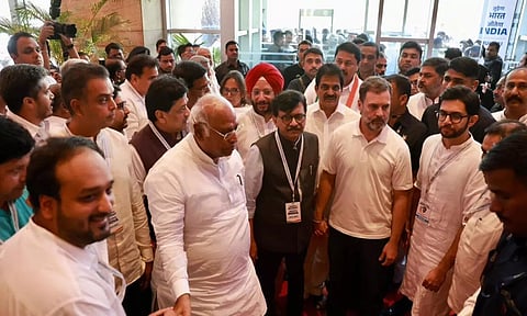 ஆளும் பா.ஜ.க.வை வீழ்த்த எதிர்கட்சிகள் தீவிரம்: மும்பையில் 2-வது நாளாக ஆலோசனை