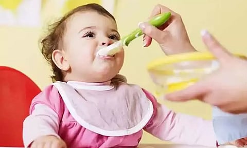 குழந்தை பசியோடு உள்ளதா என்பதை எவ்வாறு தெரிந்துகொள்வது?