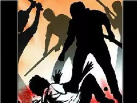 வாலிபரை கத்தியால் குத்தி  கொலைமிரட்டல் விடுத்த கும்பல்
