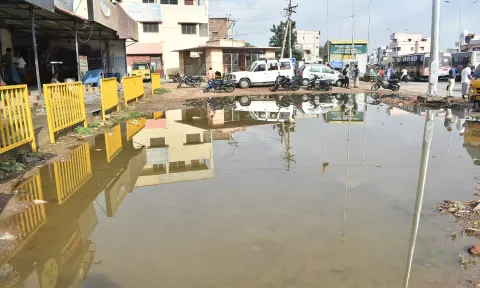 ஈரோட்டில் 4-வது நாளாக மழை: கொடுமுடியில் 6 செ.மீ மழை கொட்டி தீர்த்தது