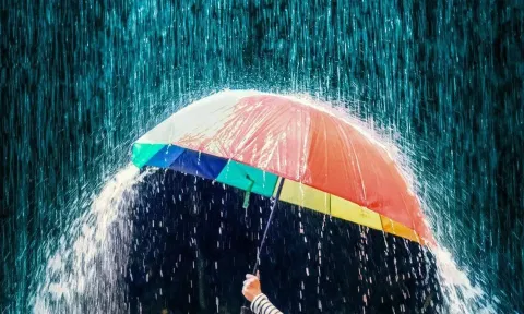 சென்னிமலை பகுதியில்  2-வது நாளாக கொட்டிய மழை