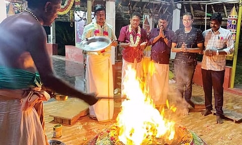 மகாயாகம் நடந்தது.
