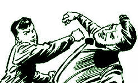 ஓட்டப்பிடாரத்தில் காற்றாலை ஆக்கிரமிப்பை கண்டித்த முன்னாள் எம்.எல்.ஏ. மீது தாக்குதல்