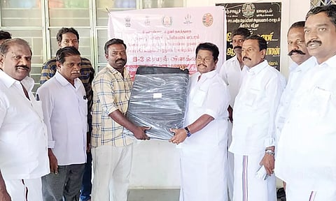 விவசாயிகளுக்கு வேளாண் இடுபொருட்கள் வழங்கப்பட்டது.
