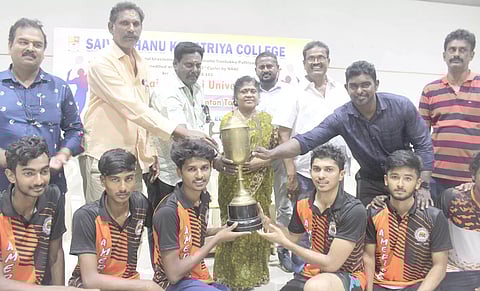 காமராஜர் பல்கலைக்கழகம் சார்பில் இறகுப்பந்து போட்டி