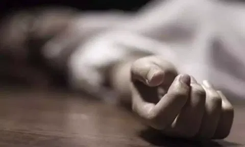 மோட்டார்சைக்கிளில் இருந்து தவறி விழுந்த அங்கன்வாடி பணியாளர் சாவு