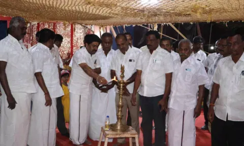 அப்பலோ சர்க்கைஸை மேயர் தினேஷ்கமார் தொடங்கி வைத்தக் காட்சி.