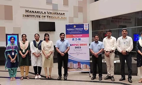 எம்.ஐ.டி.கல்லூரியில் ஈட்டன் நிறுவனத்தின் வேலை வாய்ப்பு முகாம் நடந்த காட்சி.