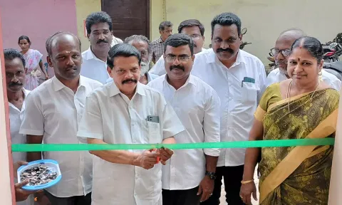 தூய்மை இந்தியா திட்டத்தில் நவீன கழிவறை கட்டிடம்